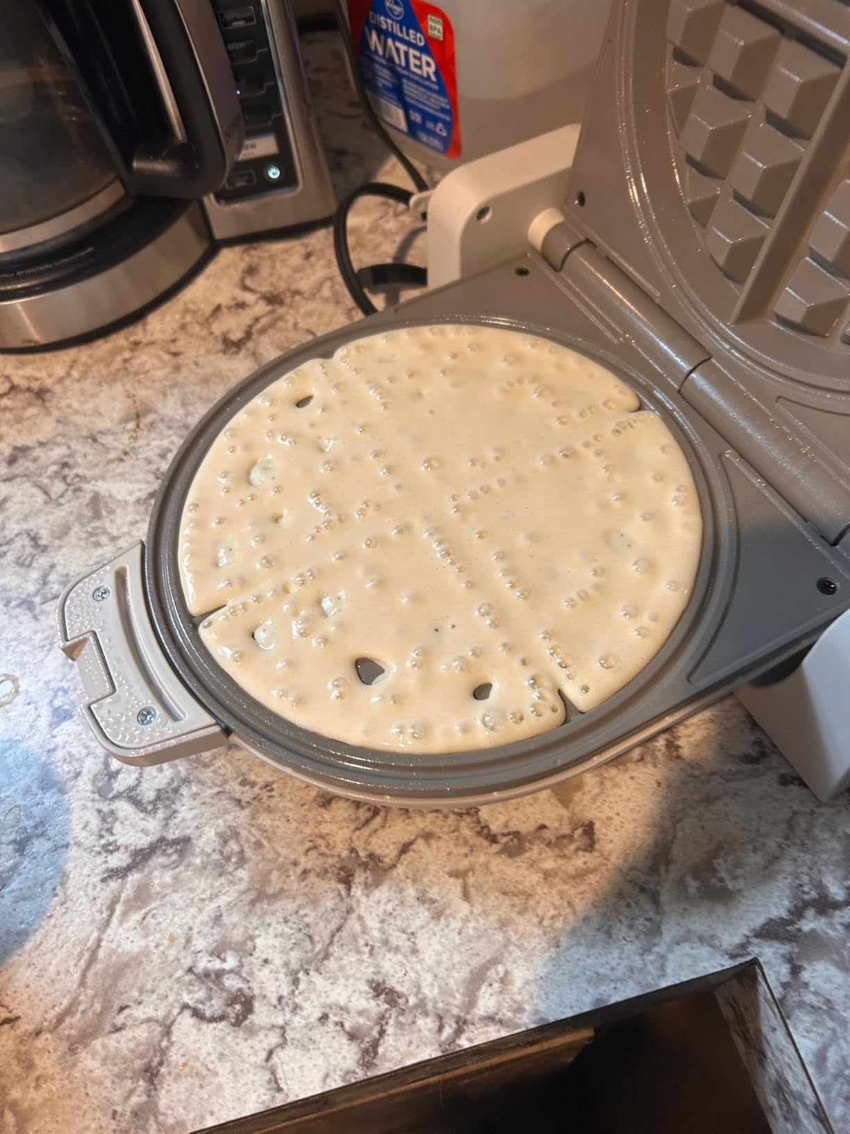 bella Flip-n-Store Waffle Maker with EverGood Ceramic Nonstick Coating, Fits-anywhere Kitchenware, Power Indicator Light, Cool Touch Handle & Cord Wrap, 7