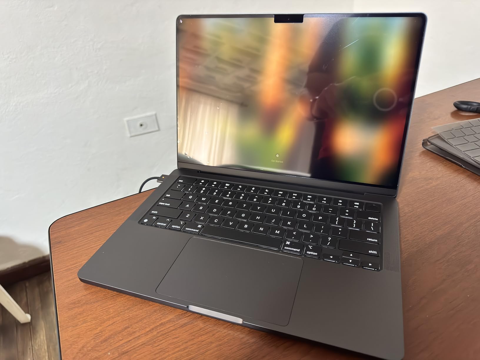 2024 MacBook Pro Laptop with M4 Pro, 14-core CPU, 20-core GPU: Built for Apple Intelligence, 14.2-inch Liquid Retina XDR Display, 24GB Unified Memory, 1TB SSD Storage; Space Black customer photo 2