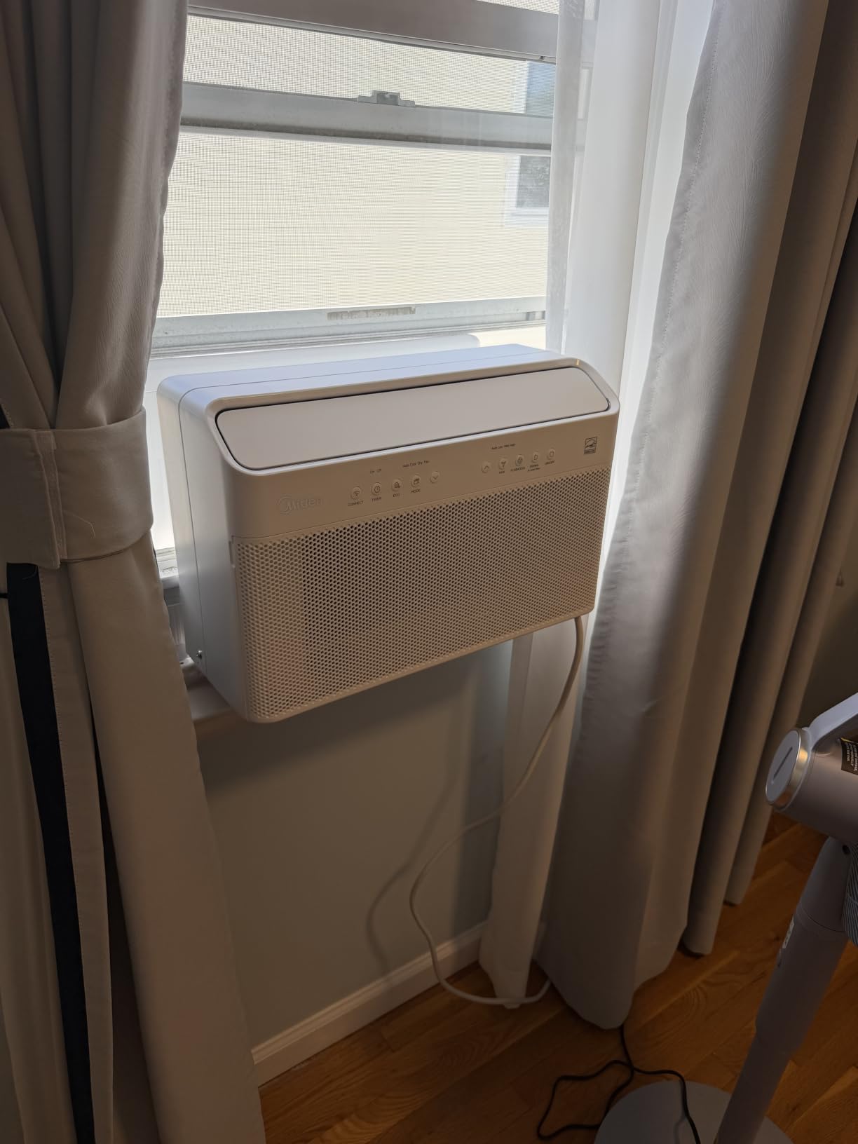 Midea 8,000 BTU U Shaped Smart Inverter Window Air Conditioner - Cools 350 Sq Ft, Ultra Quiet with Open Window Operation - Alexa/Google Assistant Compatible (2026 Edition) customer photo 1