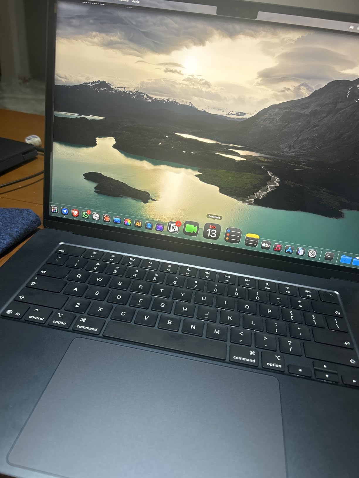 Apple 2026 MacBook Air 15-inch Laptop with M5 chip, 16GB Unified Memory, 512GB SSD, 15.3-inch Liquid Retina Display customer photo 2
