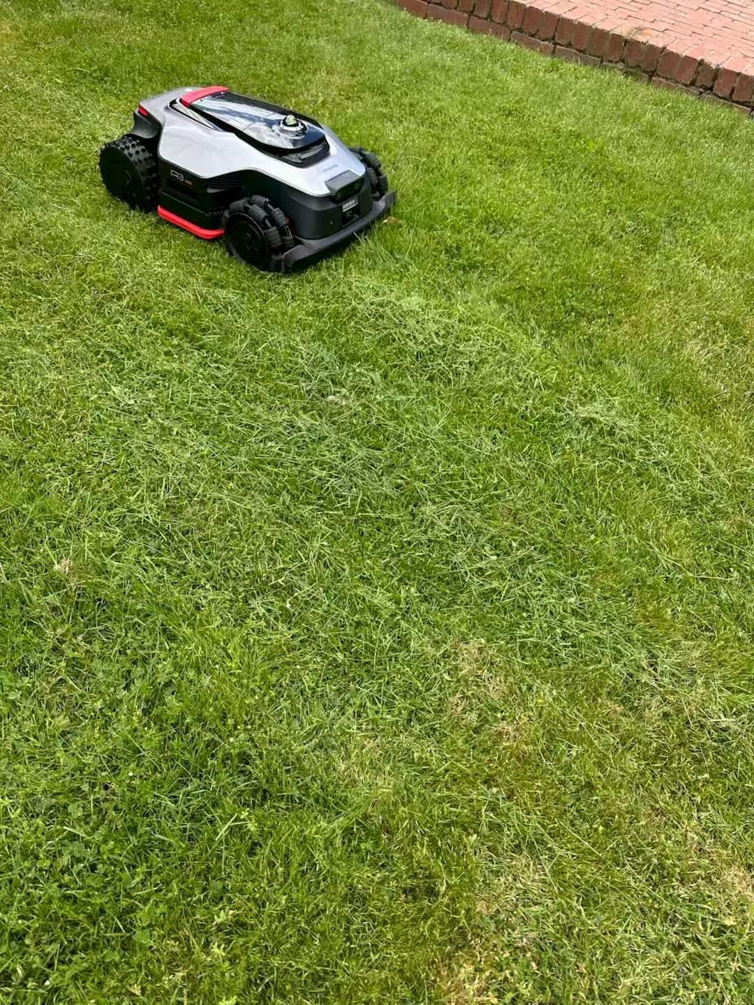 DREAME A3 AWD 2000 Robot Lawn Mower, 360 Degree 3D LiDAR & AI Dual Vision Smart Robotic Mowers for 0.5 Acre, 80% Slopes & 45min Fast Charge, 1.97 inch Edge Trimming, 4G GPS Anti-Theft customer photo 1