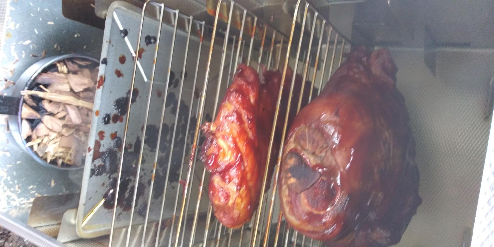 Smokehouse Little Chief Front Load Smoker, Low to Mid Temperature Smoker for Fish, Jerky, Cheese, Sausage & Other meats, Smoke Up to 25 Pounds of Meat & Fish customer photo 1