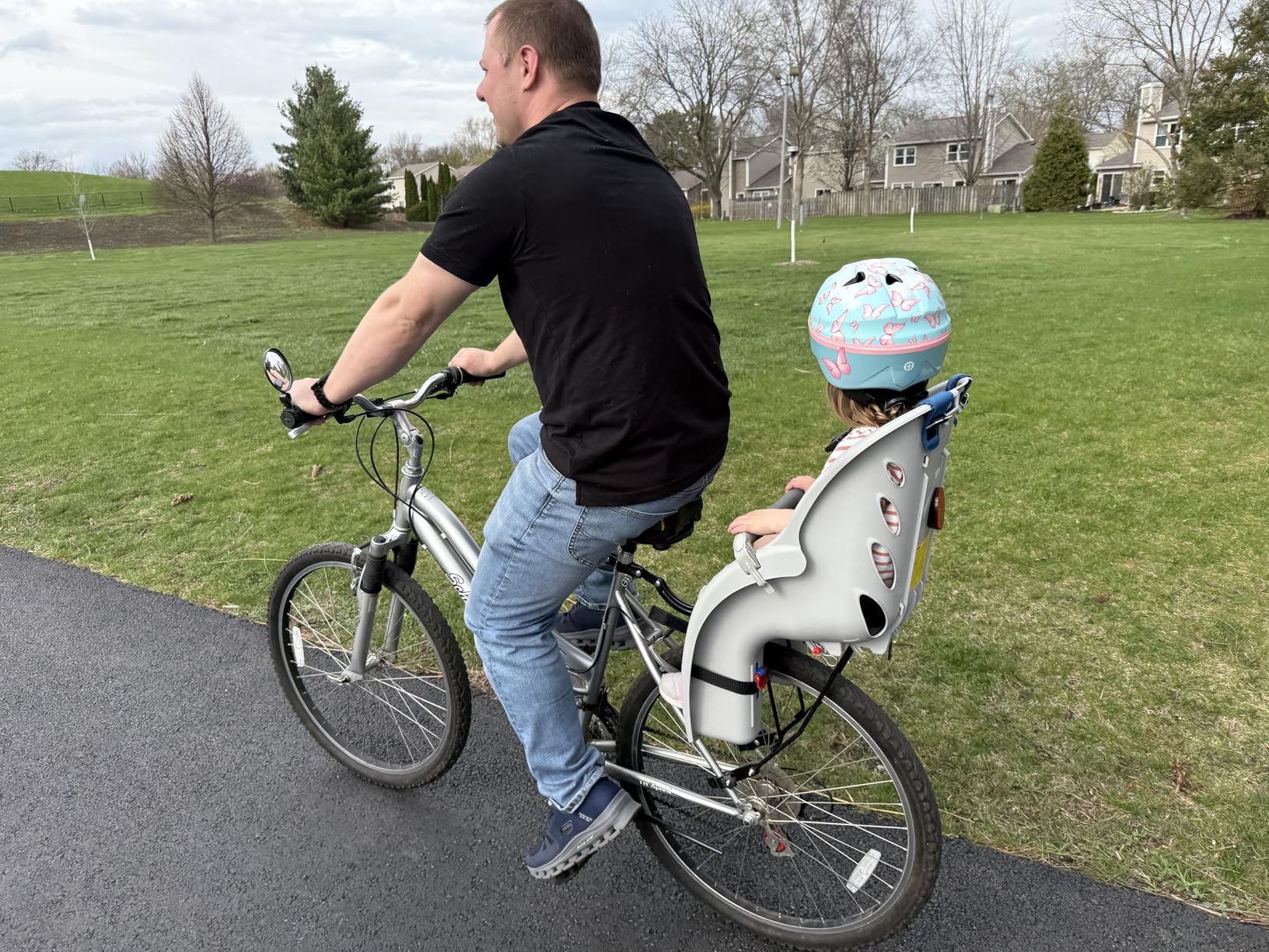Schwinn Deluxe Child Bike Carrier, Seats one Kid Ages 1+, Frame Mount, Adjustable Safety Harness, Quick Release Design, Comfortable Padding, Rear-Mounted Child Bike Seat for Toddler customer photo 1