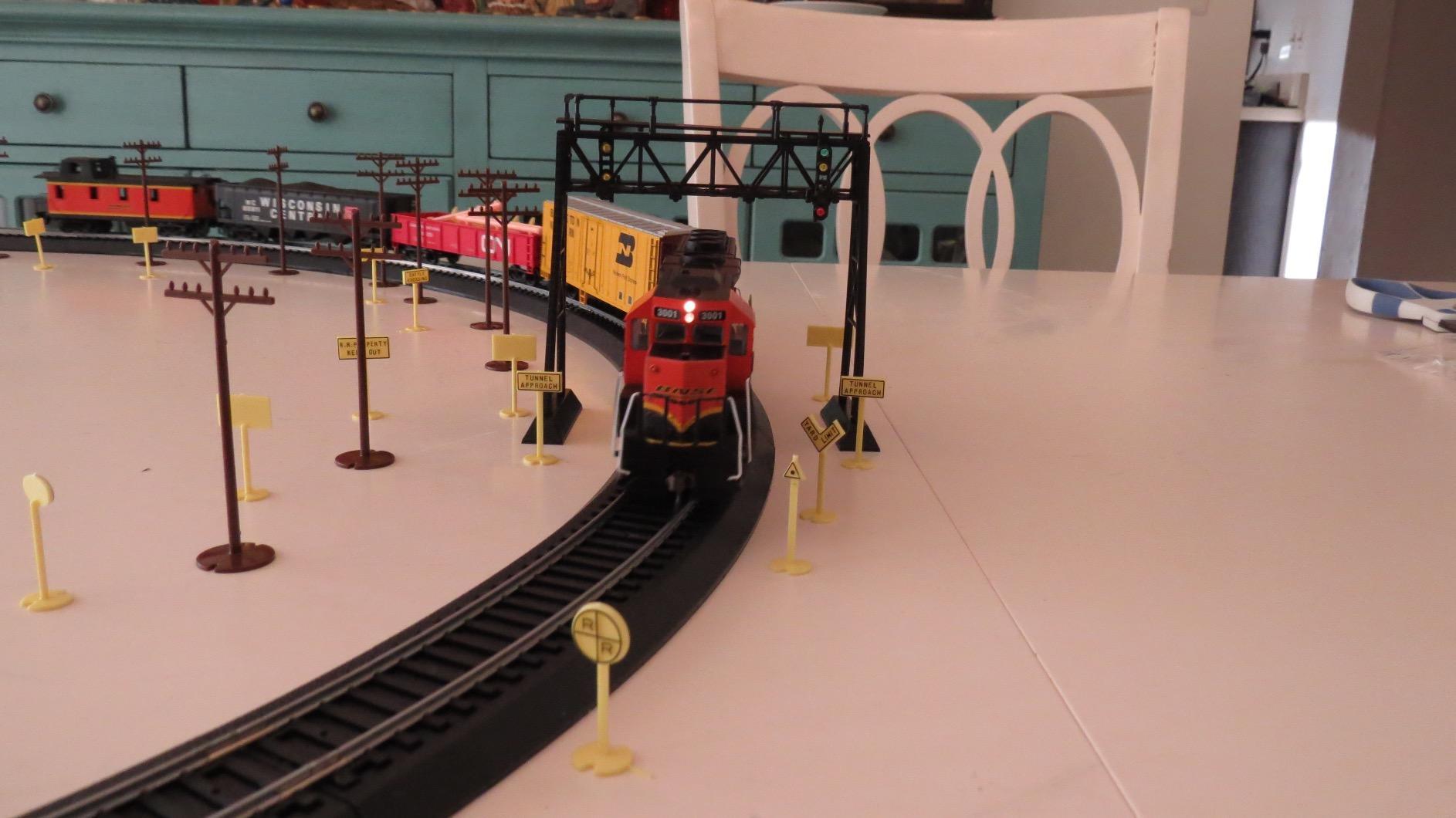 Bachmann Trains Rail Chief Ready to Run Electric Train Set, HO Scale | Complete 130 Piece Set; Locomotive, Rolling Stock, Track, Power Pack and Speed Controller, Build Your Model Railroad customer photo 2