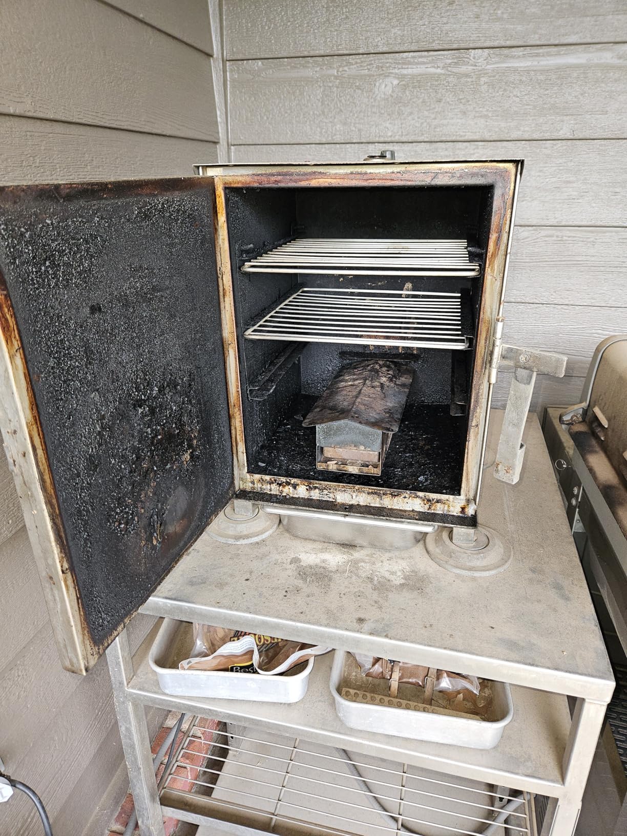 SmokinTex 'The OG' Electric Smoker - Spacious & Insulated Stainless Steel Meat Smoker with 700W Heating, & Temperature Control for BBQ, Jerky, Vegetables customer photo 1