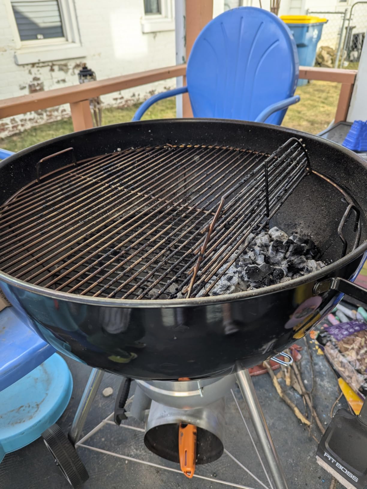 Weber Original Kettle Premium Charcoal Grill, 22-Inch, Black customer photo 1
