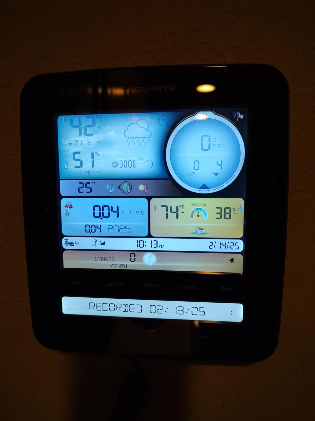 AcuRite Iris Wireless Home Weather Station, Indoor/Outdoor Temperature, Humidity, Wind Speed, Wind Direction, Rain Gauge, Lightning Detection customer photo 1