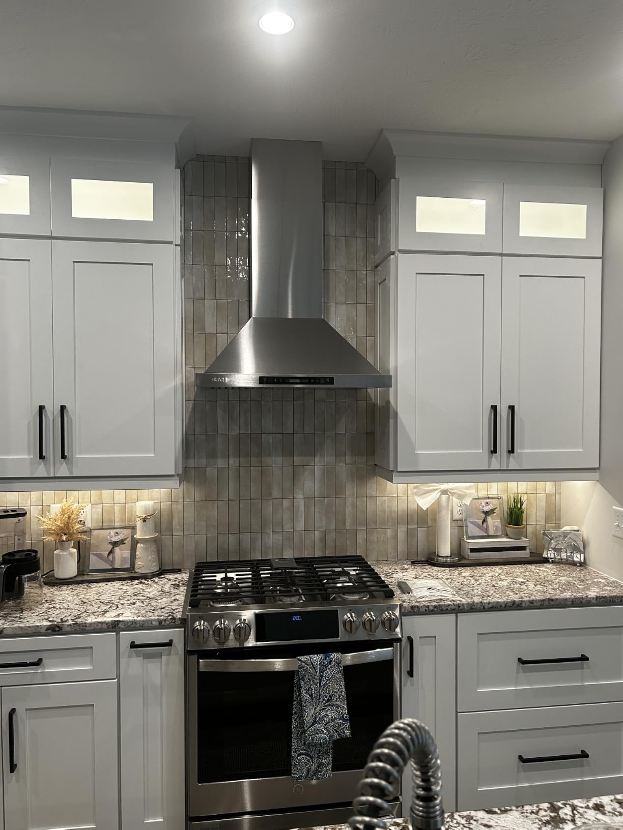 IKTCH 30-inch Wall Mount Range Hood 900 CFM Ducted/Ductless Convertible, Kitchen Chimney Vent Stainless Steel with Gesture Sensing & Touch Control Switch Panel, 2 Pcs Adjustable Lights(IKP02-30'') customer photo 1