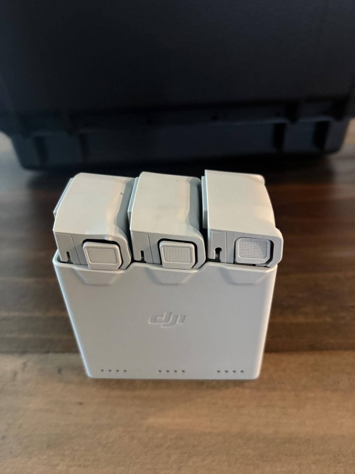 DJI 30W USB-C Two-Way Charging Hub for Mini 3 Pro Batteries, Mobile Power Source and Convenient Battery Storage customer photo 1