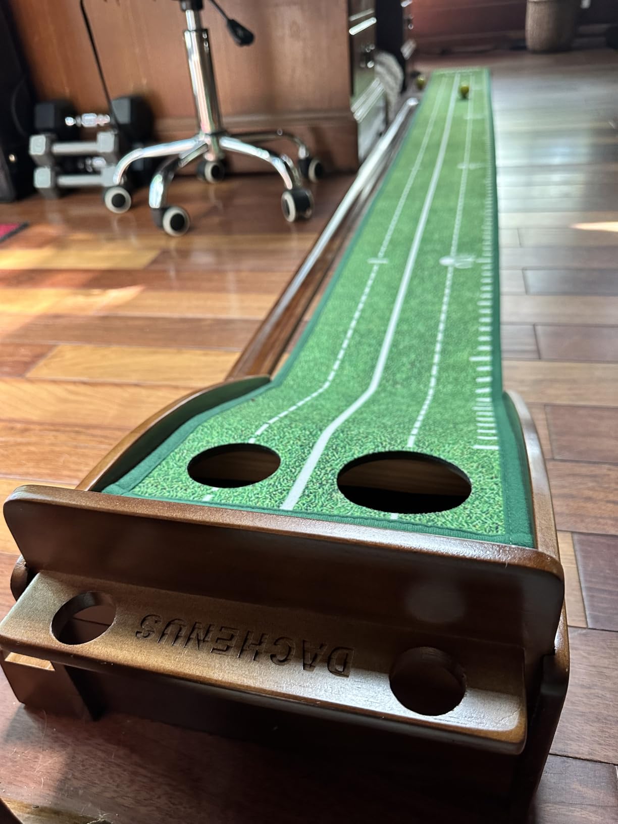 Dachenus Putting Green Indoor Mat Outdoor Golf Putting Mat with Automatic Ball Return - Ideal for Home, Office, and Outdoor Use customer photo 1