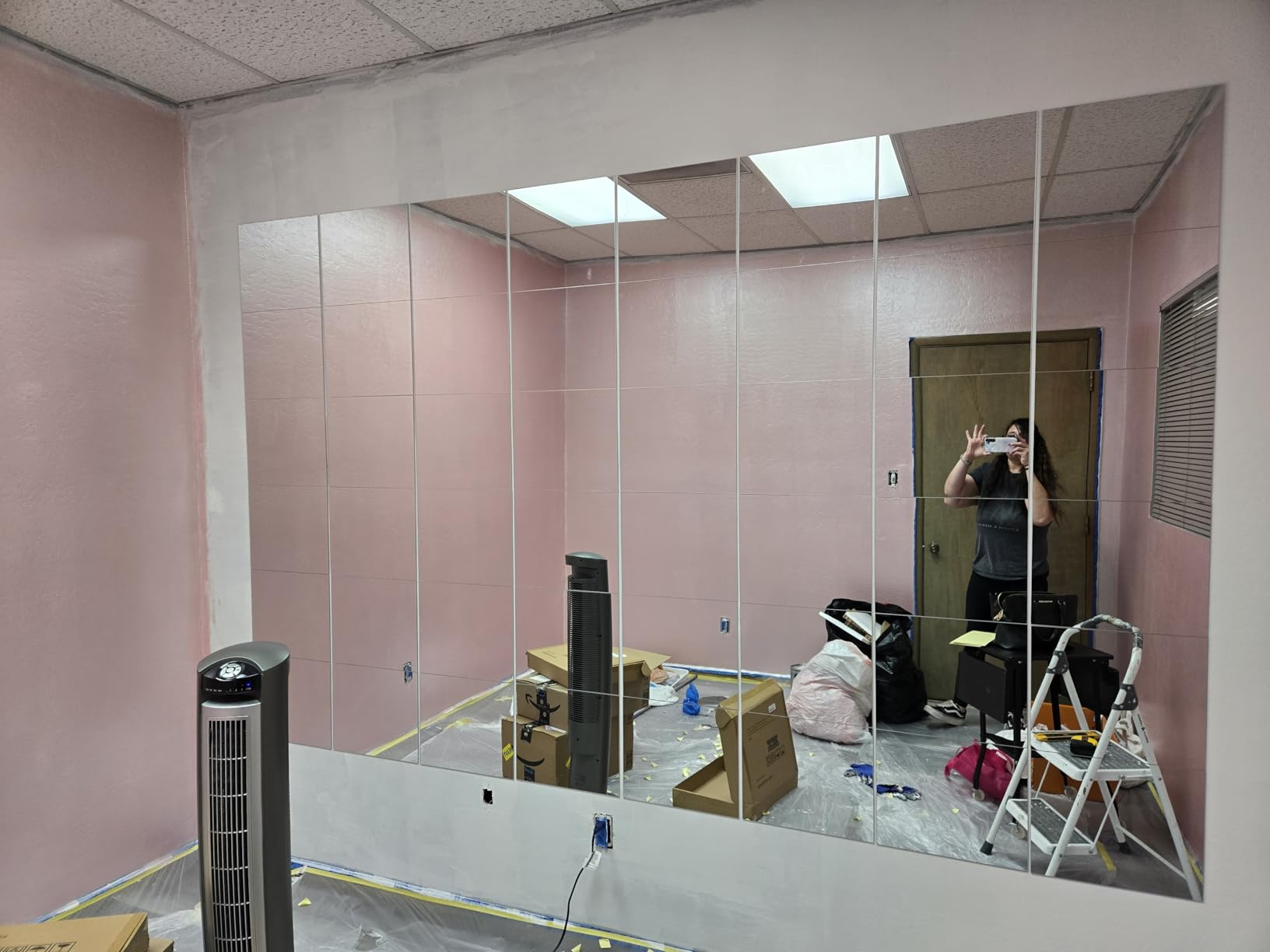 Ruomeng Home Gym Mirrors 12 Inch x 12Pcs Wall Mounted Mirror Glass Frameless Full Length Mirror Tiles for Home Gym, Bedroom, Door & Bathroom customer photo 2