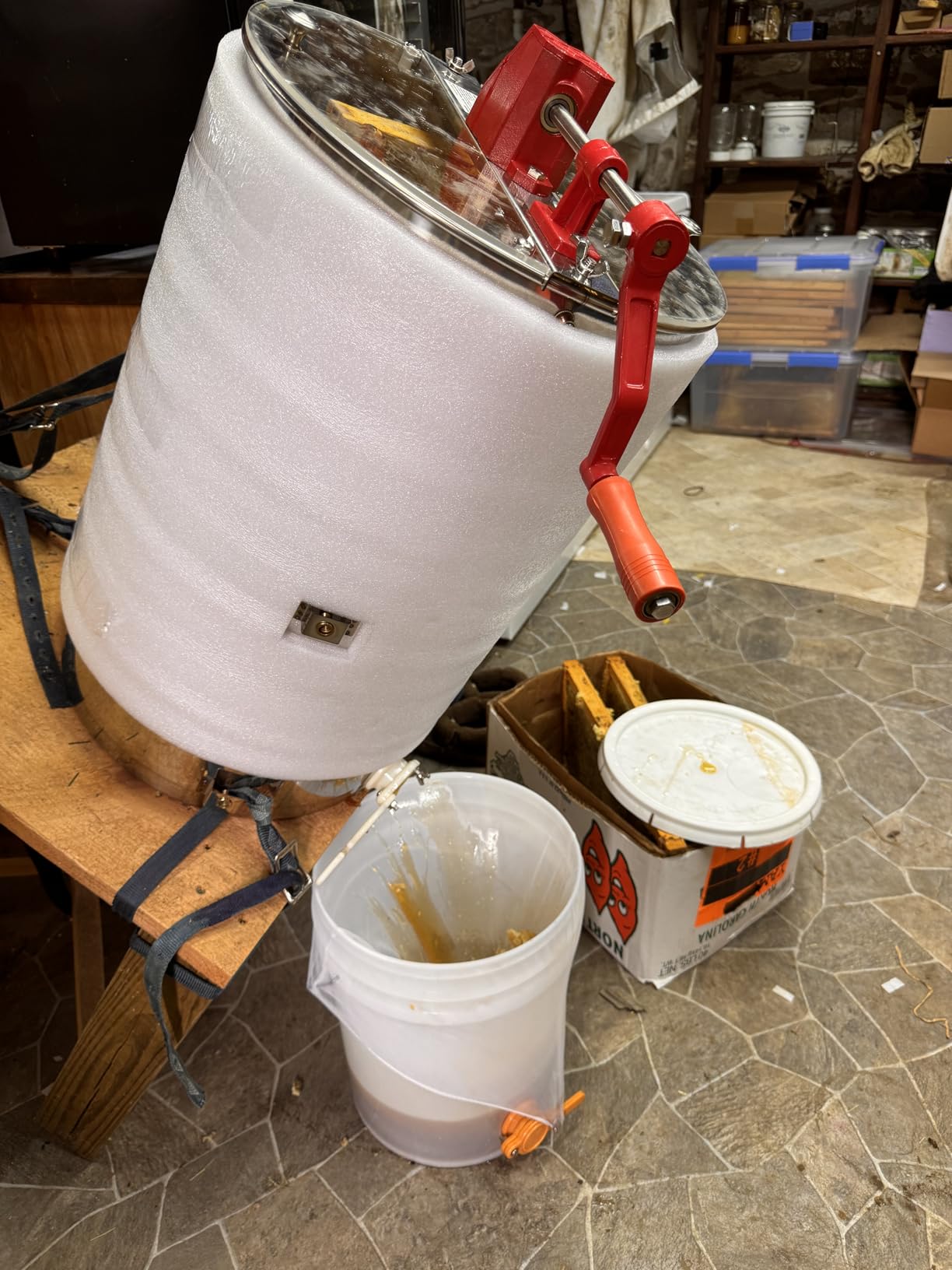 VEVOR 3 Frame Manual Honey Extractor Stainless Steel Beekeeping Extraction | with Hand Crank, Clear Lid and Height Adjustable Stand, Honey Extractor for Beginner Backyard Beekeeping, Small Apiaries customer photo 2