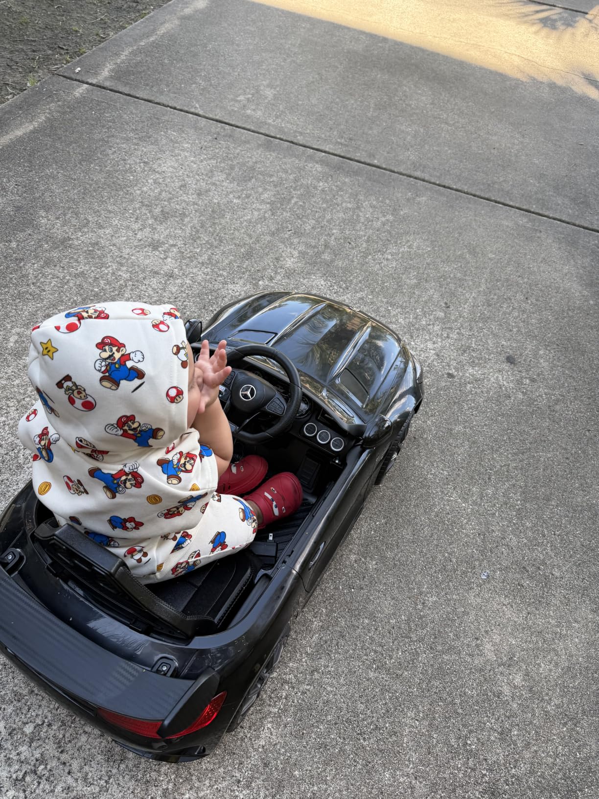 Winado 12V Licensed Mercedes Benz AMG GTR Kids Ride on Electric Car, Black customer photo 1