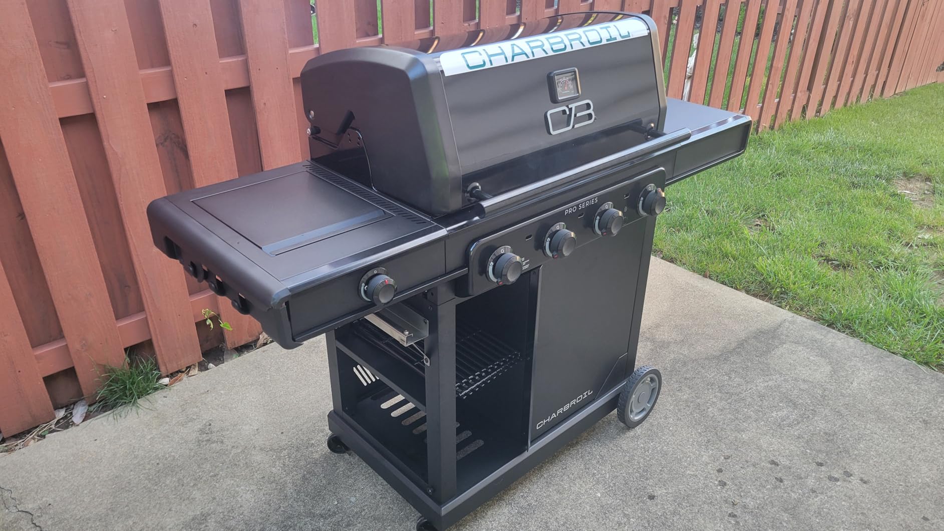 Charbroil Pro Series with Amplifire Infrared Technology 4-Burner Propane Gas Grill Cabinet with Side Burner, Black - 463281024 customer photo 1