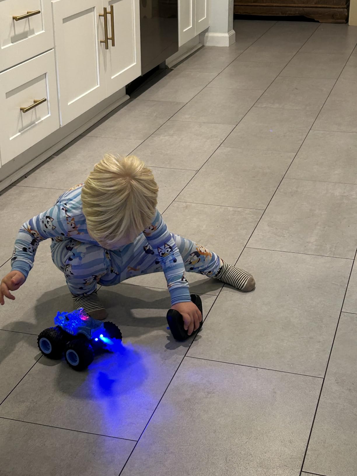 AUUGUU Remote Control Car, 2.4GHz Monster Trucks Toys with Light Spray, Birthday Gift for Kids 3 4 5 6 7 8, All Terrain RC Cars, Toddler Toys for Boys Girls 3+ Year Old customer photo 2