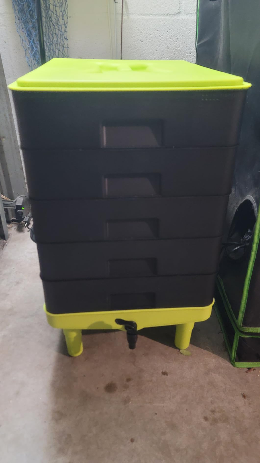 5-Tray Worm Composter,100L Worm Compost Bin for Vermicomposting Starter, Indoor & Outdoor Worms Farm Composting Bin, Worm Compost Bin for Recycling Food Waste customer photo 1