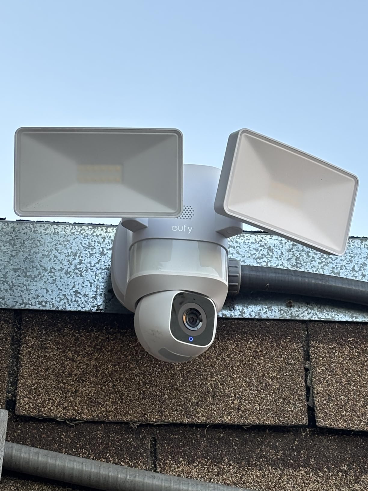 eufy Security Floodlight Camera E30, 2K, AI Detection & Tracking, Outdoor | 360° Coverage, Pan & Tilt, 2000 Lumens, Built-in Siren, 24/7 Recording, 2.4GHz Wi-Fi, No Monthly Fee customer photo 1