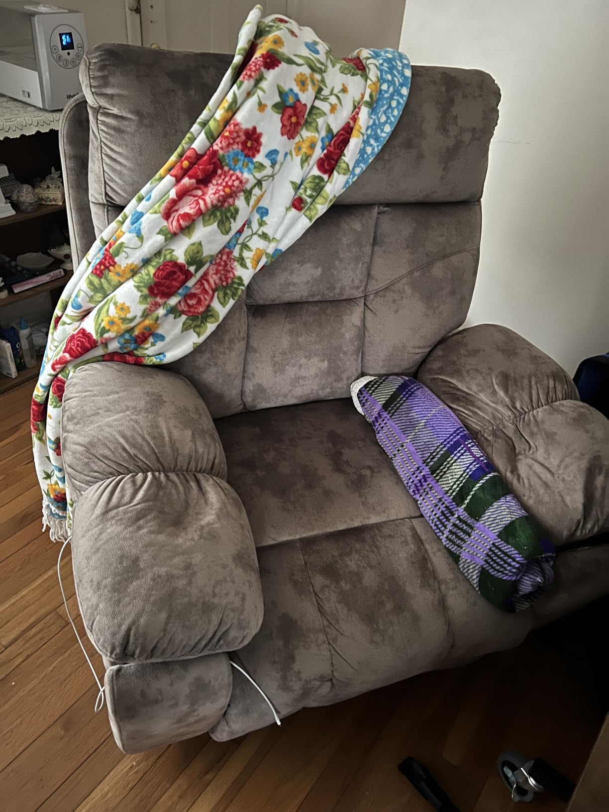CANMOV Power Lift Recliner Chair with Massage & Heat for Big & Tall, Grey | Easy Assembly Overstuffed Wide Lift Chair with 5 Massage Modes and 8 Points Massage 2 Cup Holders Side Pocket and USB Port customer photo 2