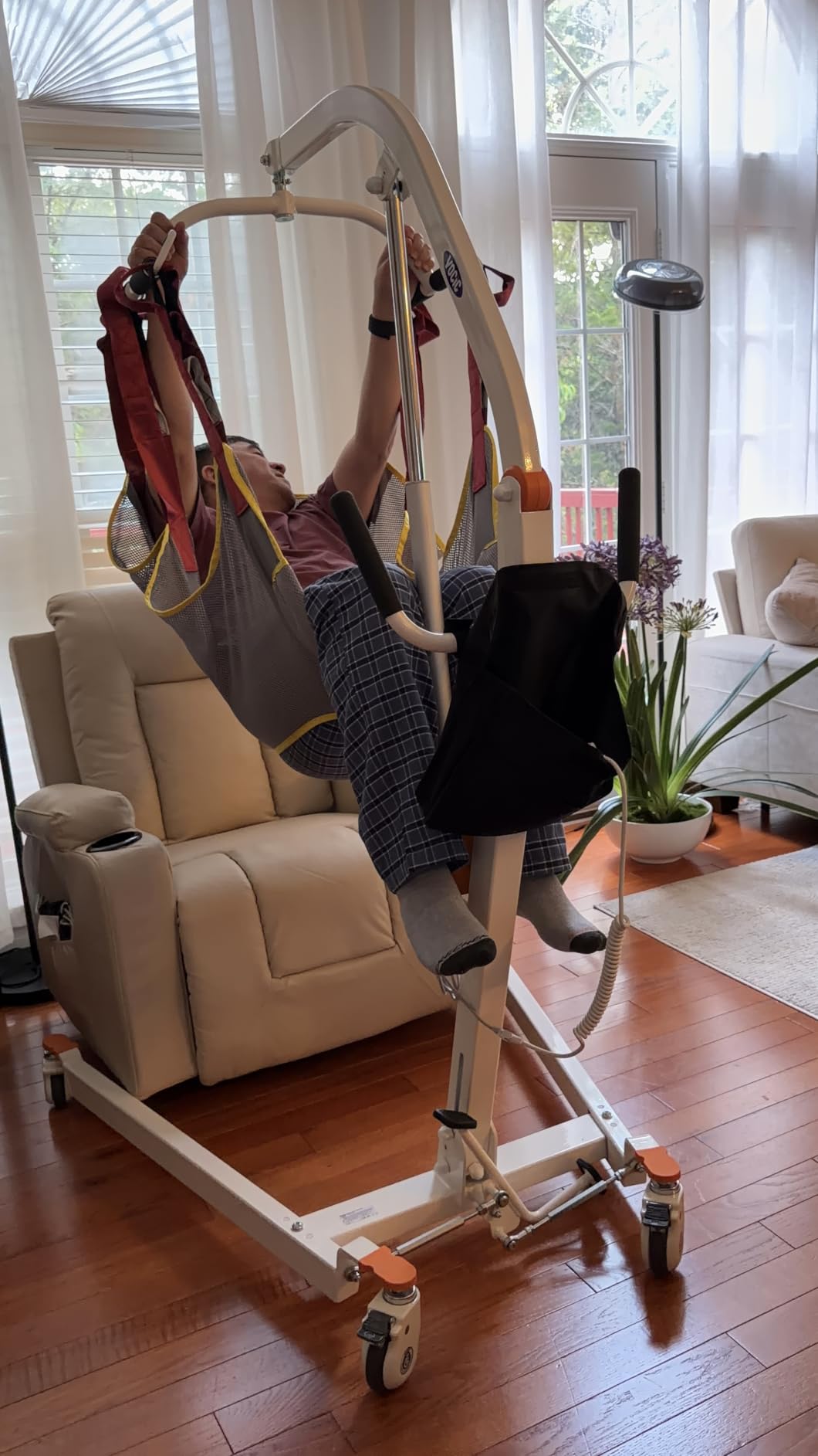 VOCIC AY05 Electric Patient Lift for Home | Floor-to-Bed Transfer Aid Lift Chair, 330lbs Capacity customer photo 1