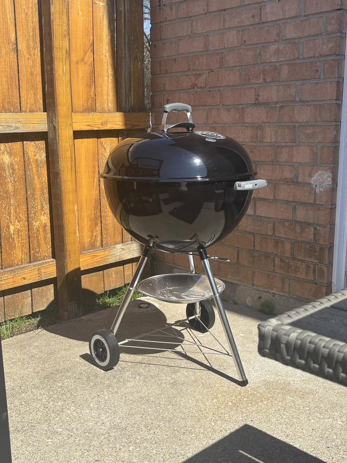 Weber Original Kettle Charcoal Grill, 22-Inch, Black customer photo 2