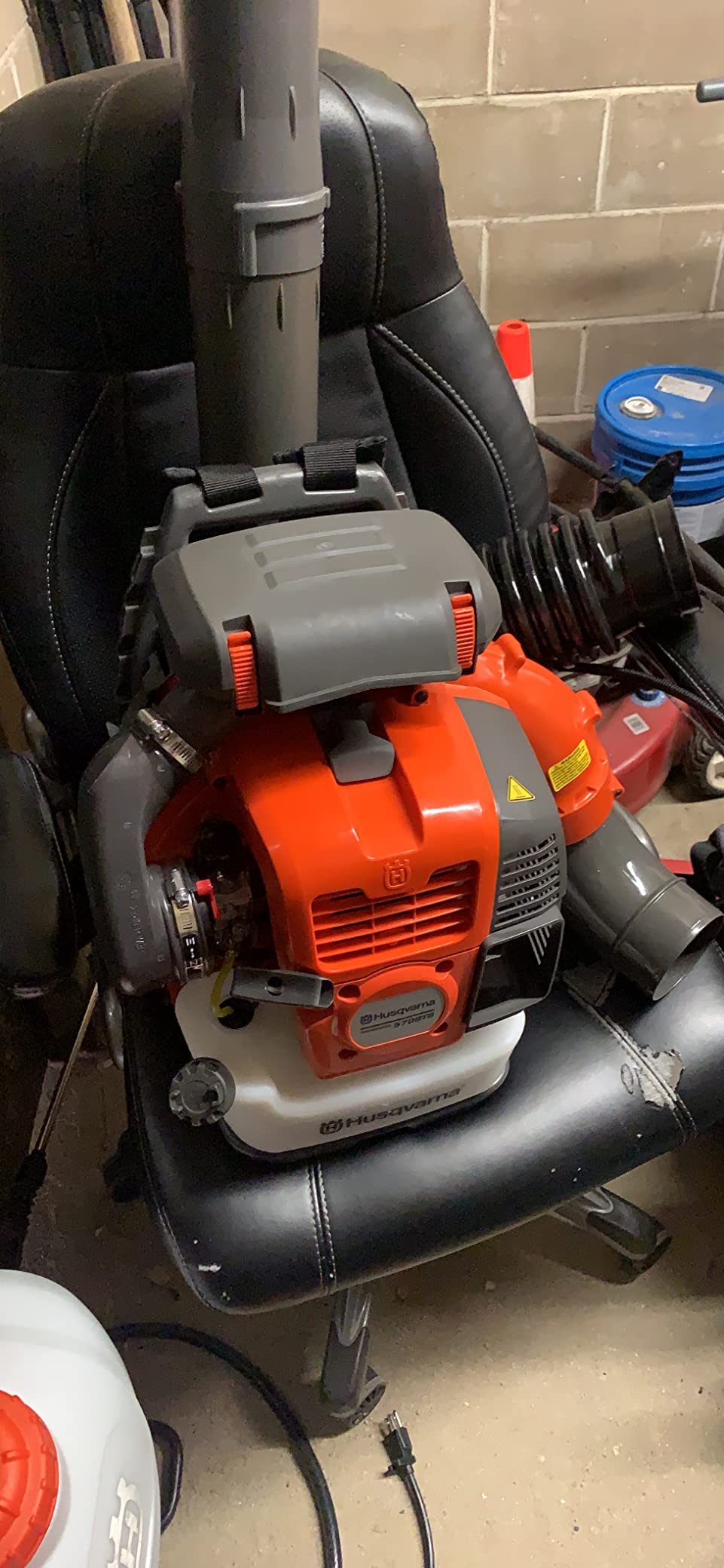 Husqvarna 570BTS Backpack Leaf Blower, Ergonomic Design, Gas Leaf Blower | 66-cc 4-HP 2-cycle gas leaf blower, 972-CFM, 236-MPH, 37-N, powerful clearing performance with air purge and cruise control customer photo 2