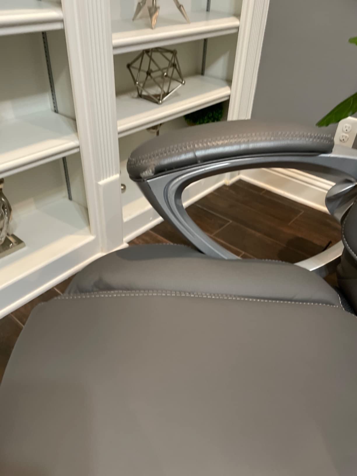 Serta Bryce Executive Office Chair - Ergonomic Computer Desk Chair with Patented AIR Lumbar Technology - Adjustable Height - Memory Foam Body Pillows - 360° Swivel Rolling Base - Bonded Leather - Gray customer photo 1