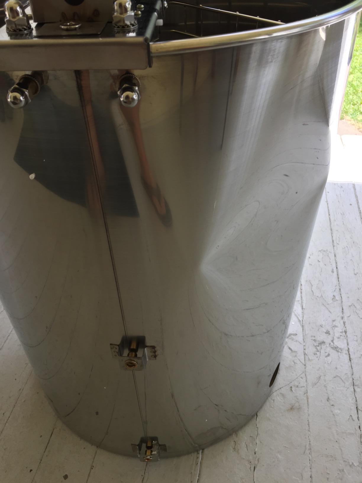 VIVO Electric Honey Extractor 8 Frame Rack, BEE-V004E | 4 Deep Frames, Food Grade, Stainless Steel, Honey Processing Equipment, Powered Honeycomb Drum Spinner, Transparent Lid customer photo 2