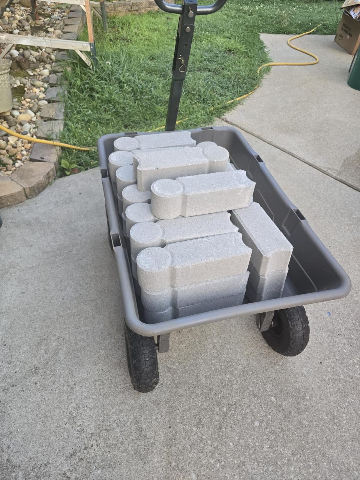 Gorilla Carts Poly Dump Cart, 600 lb. Capacity, 4 Cu ft, Quick Release Dump customer photo 2