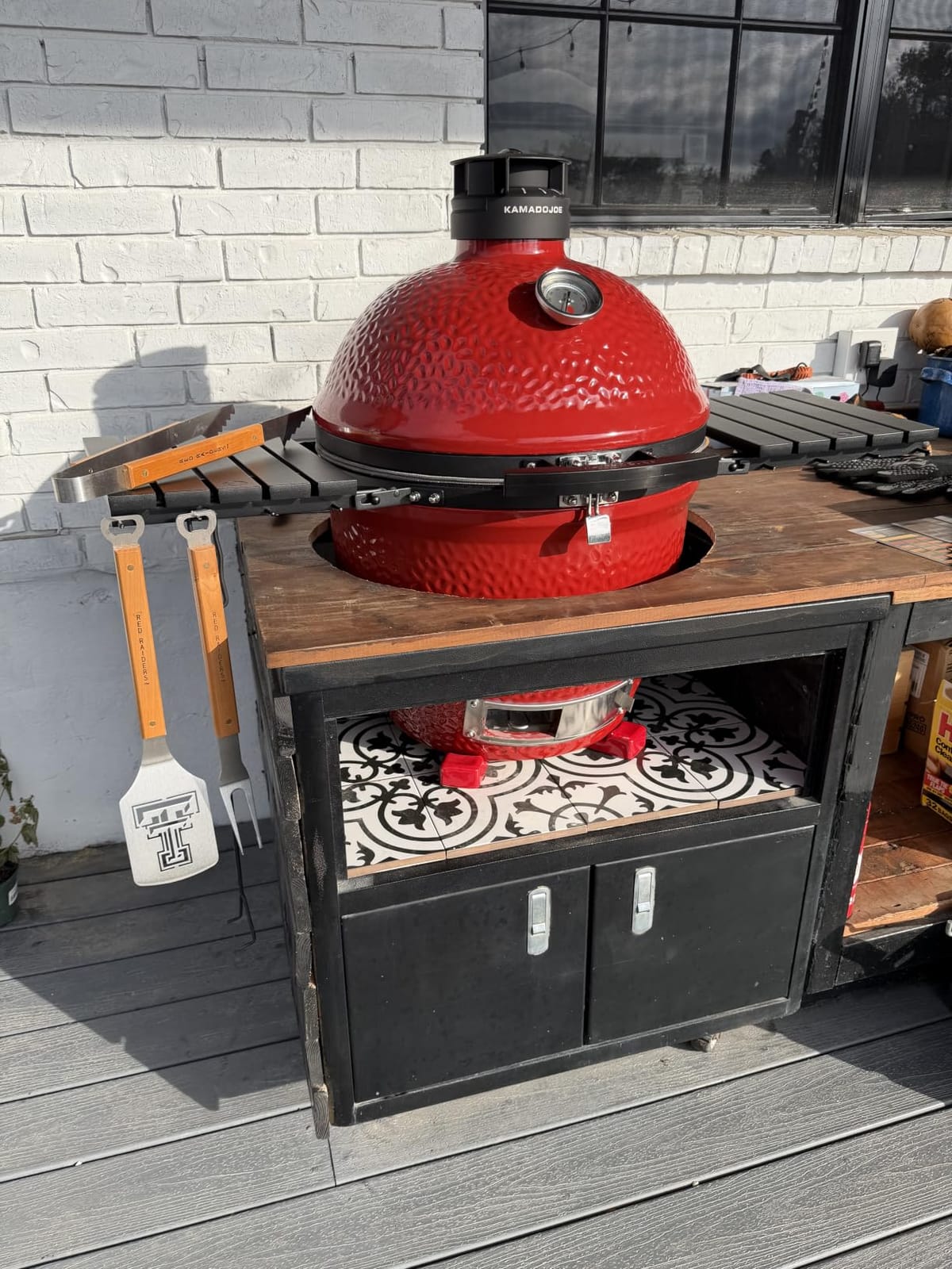 Kamado Joe Classic Joe Series II 18-inch Ceramic Charcoal Grill and Smoker with Cart, Side Shelves, Stainless Steel Grates and 250 Cooking Square Inches in Red, Model KJ-23RHC customer photo 2