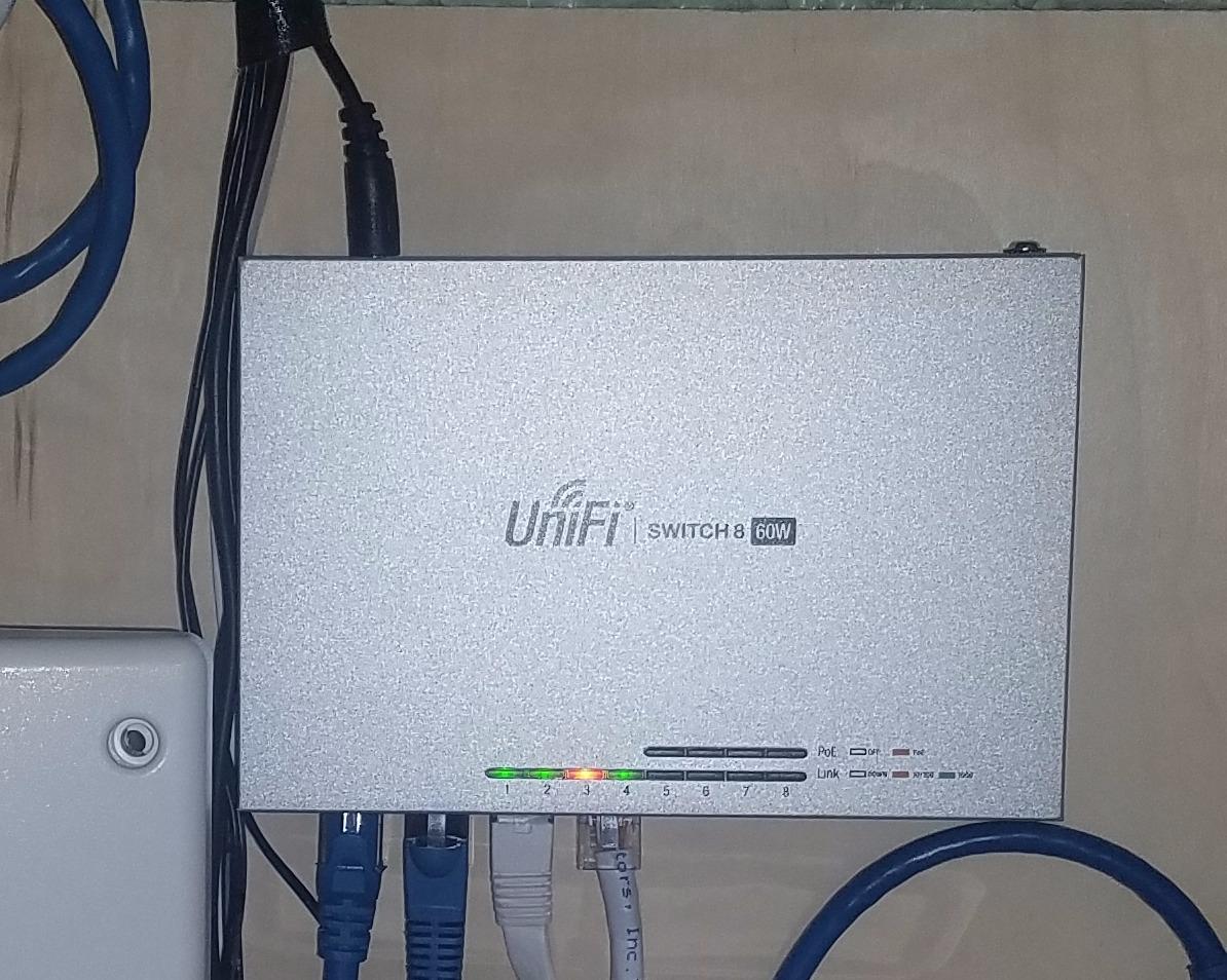 Ubiquiti UniFi Switch 8 60W (US-8-60W) customer photo 1