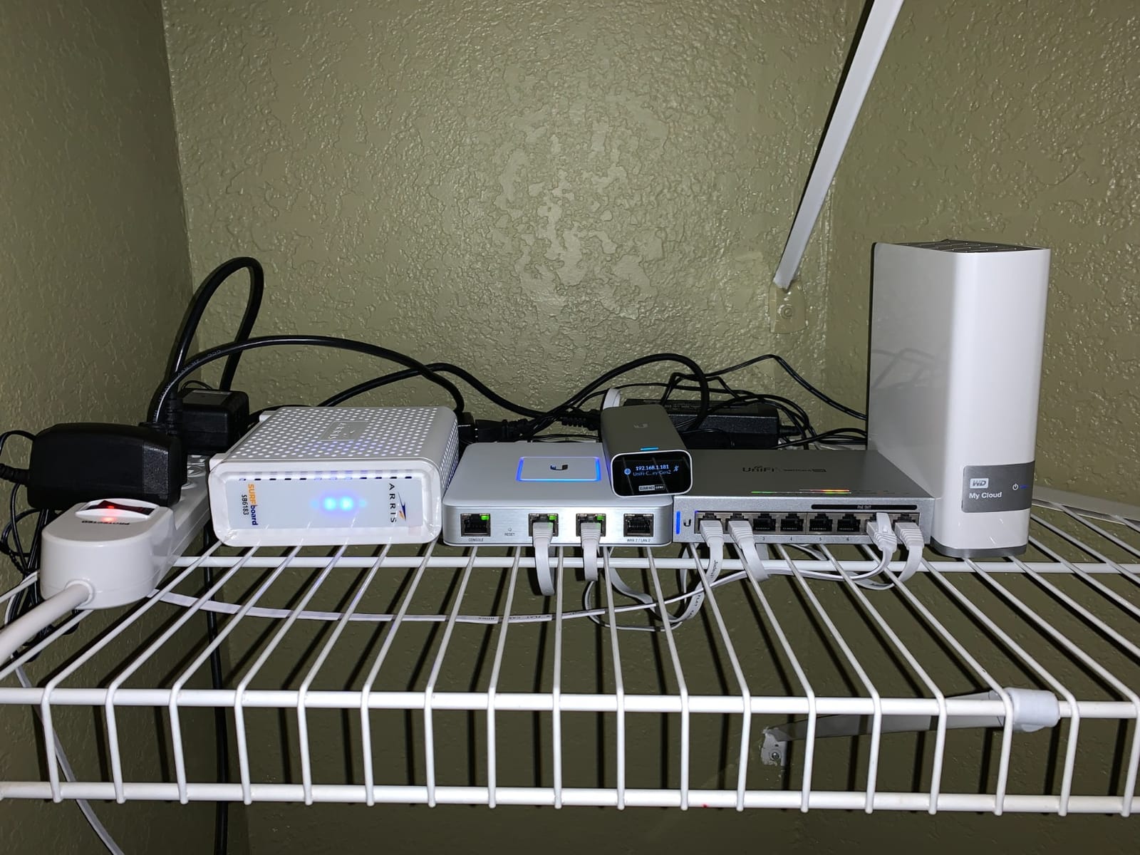 Ubiquiti UniFi Switch 8 60W (US-8-60W) customer photo 2