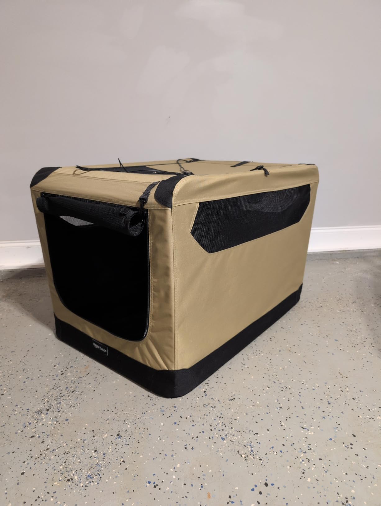 Amazon Basics Portable Folding Soft Dog Crate, Double Door, Collapsible Travel Kennel, Easy to Set Up, Sturdy, Secure, XL 42