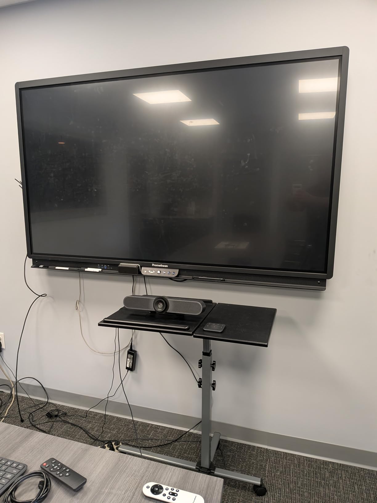Logitech MeetUp Video Conferencing System 4K 3 Microphones - Black | 1080p/720p, 3 microphones, adjustable speakers, wide field of view 120° customer photo 2