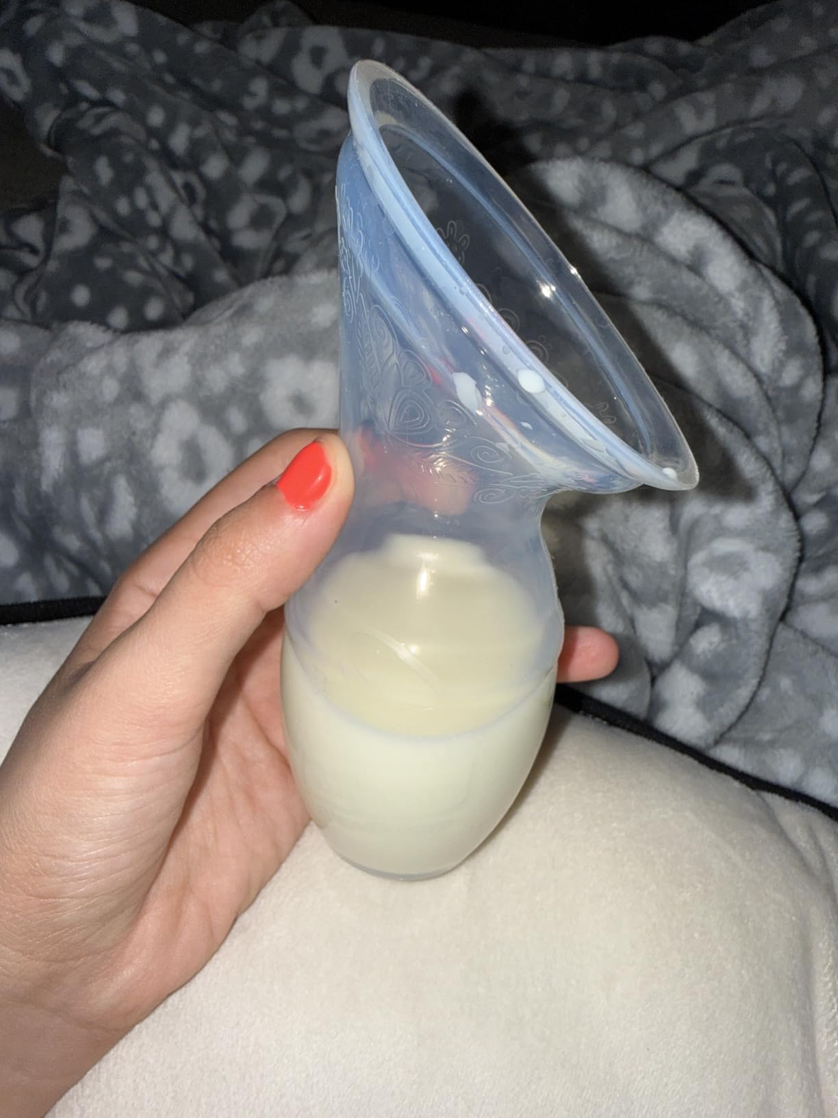 haakaa Manual Breast Pump for Breastfeeding 4oz/100ml | Natural Suction, One-Piece Easy-Clean Design, Quiet & Cord-Free, Premium Silicone, Portable, BPA/PVC/Phthalate-Free customer photo 1