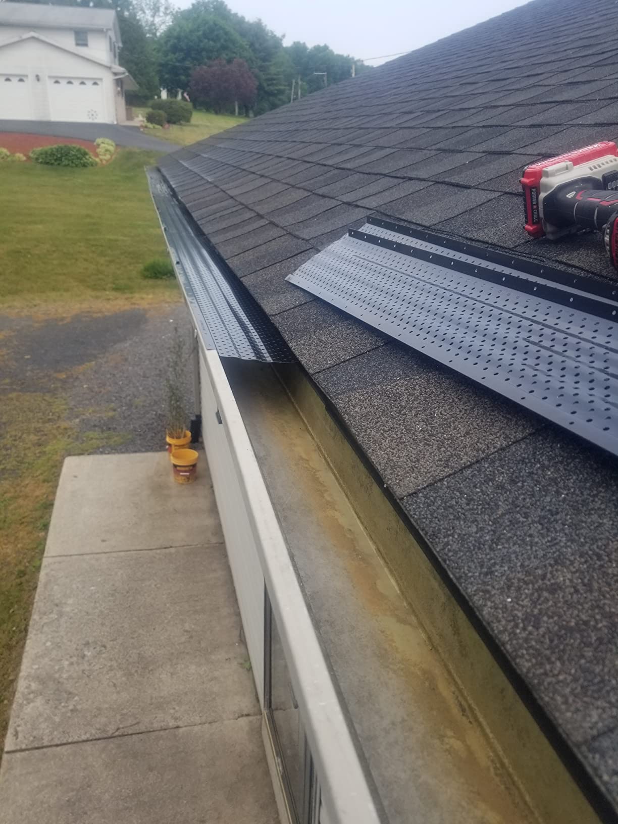 LeafTEK Heavy-Duty Aluminum Gutter Guard System, Fits 5 in, 32 ft, White | Contractor-Trusted DIY Install Kit with Screws & Driver | Made in USA | Lifetime replacement warranty customer photo 1
