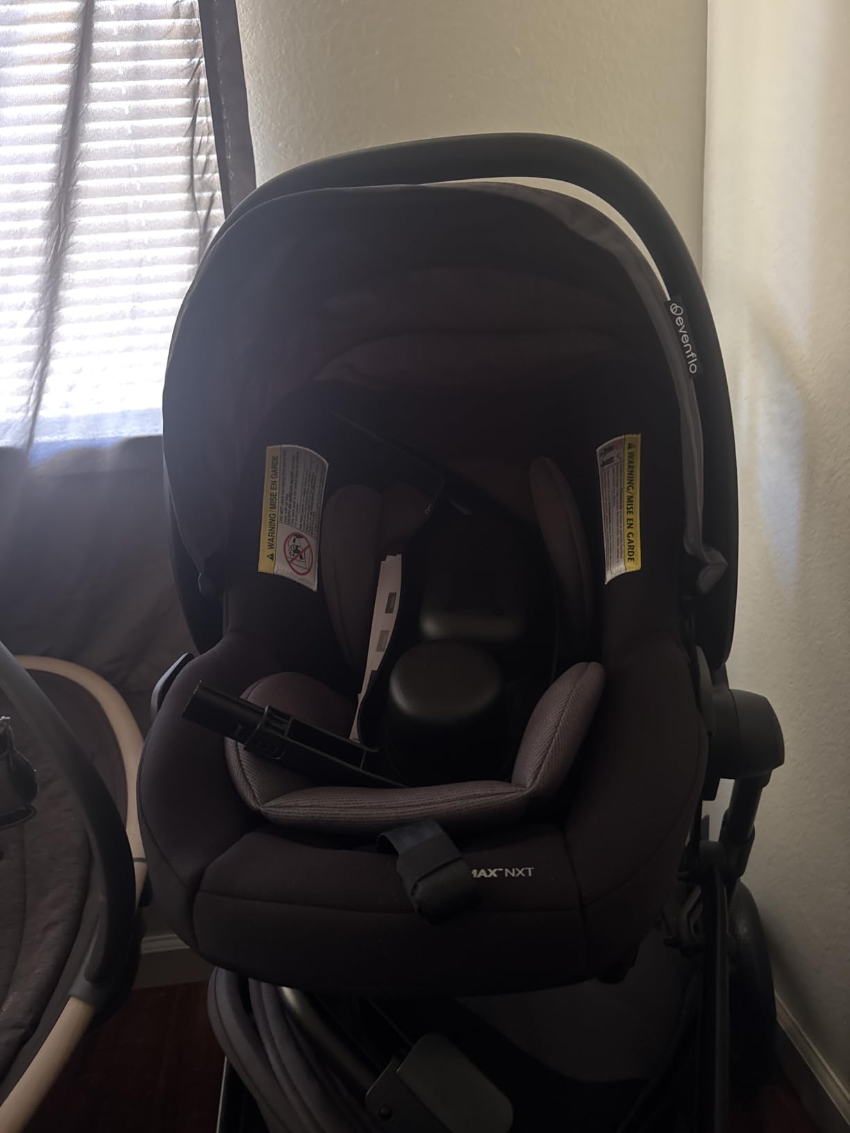Evenflo Pivot NXT Travel System with LiteMax NXT Preemie and Infant Car Seat customer photo 1