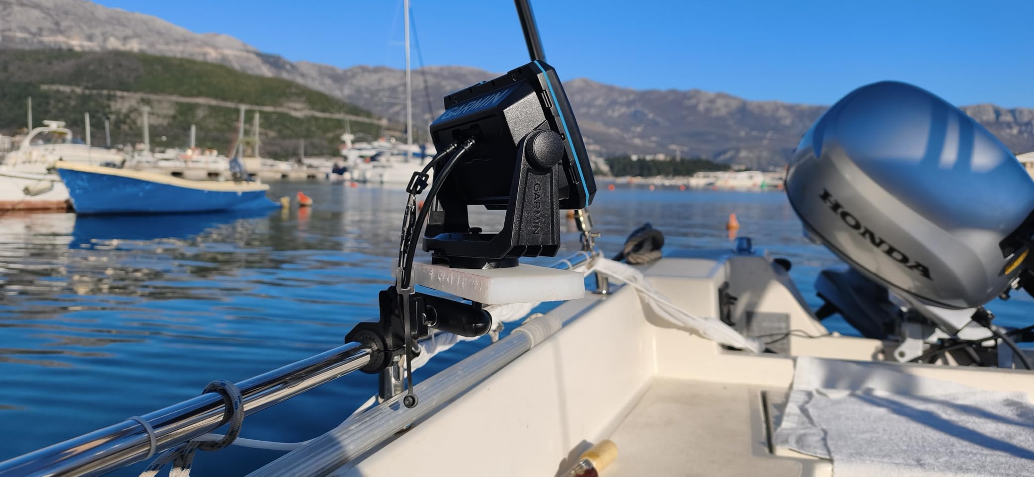 Garmin Striker Vivid 5cv, Easy-to-Use 5-inch Color Fishfinder and Sonar Transducer, Vivid Scanning Sonar Color Palettes (010-02551-00) customer photo 1