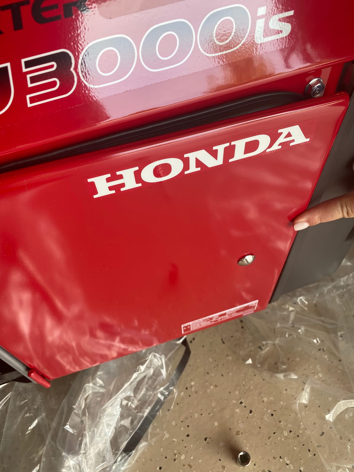 Honda EU3000iS 3000 Watt Inverter Generator (EU3000IS1AN) | Super Quiet 120V Gas Powered Portable Generator for Camping, RV or Home Backup Power Supply, Up to 19.6 Hour Run Time customer photo 1