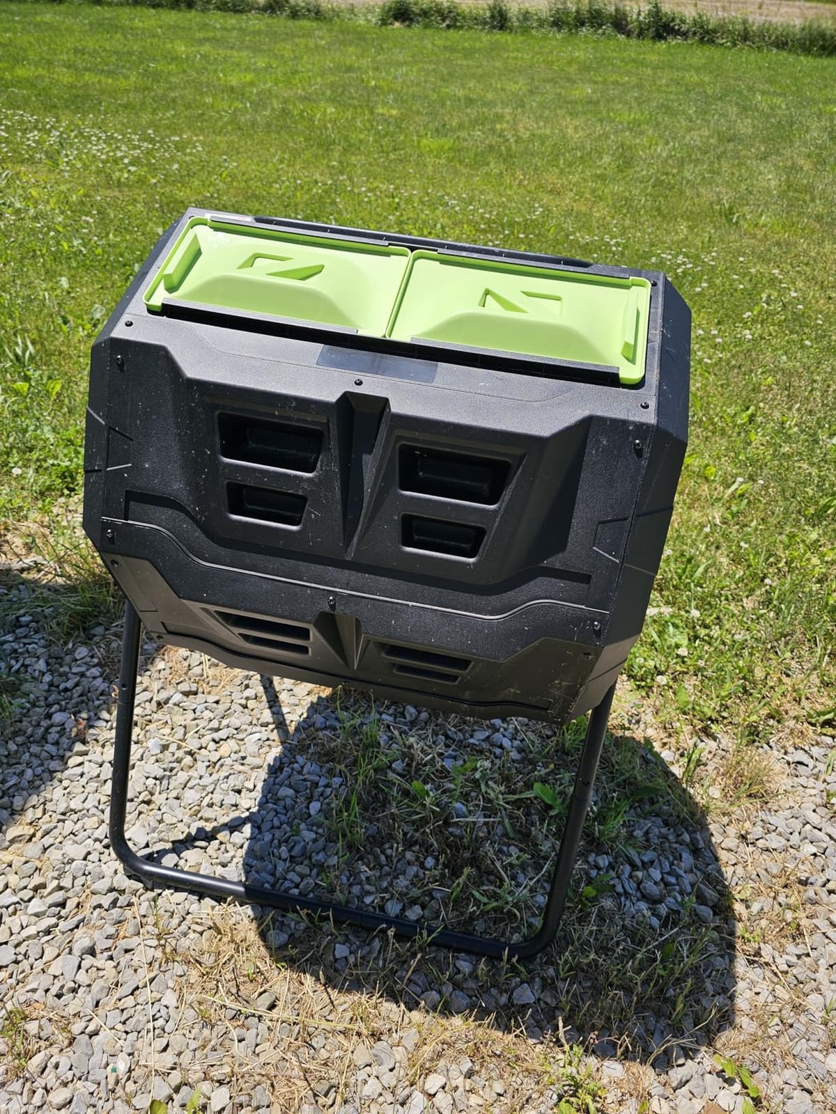 SQUEEZE master Large Compost Tumbler Bin - Outdoor Garden Rotating with Thermometer - Automatic Temperature Measurement - Sturdy Steel Frame - 43Gallon (2-21.5Gal)- Green Door customer photo 1