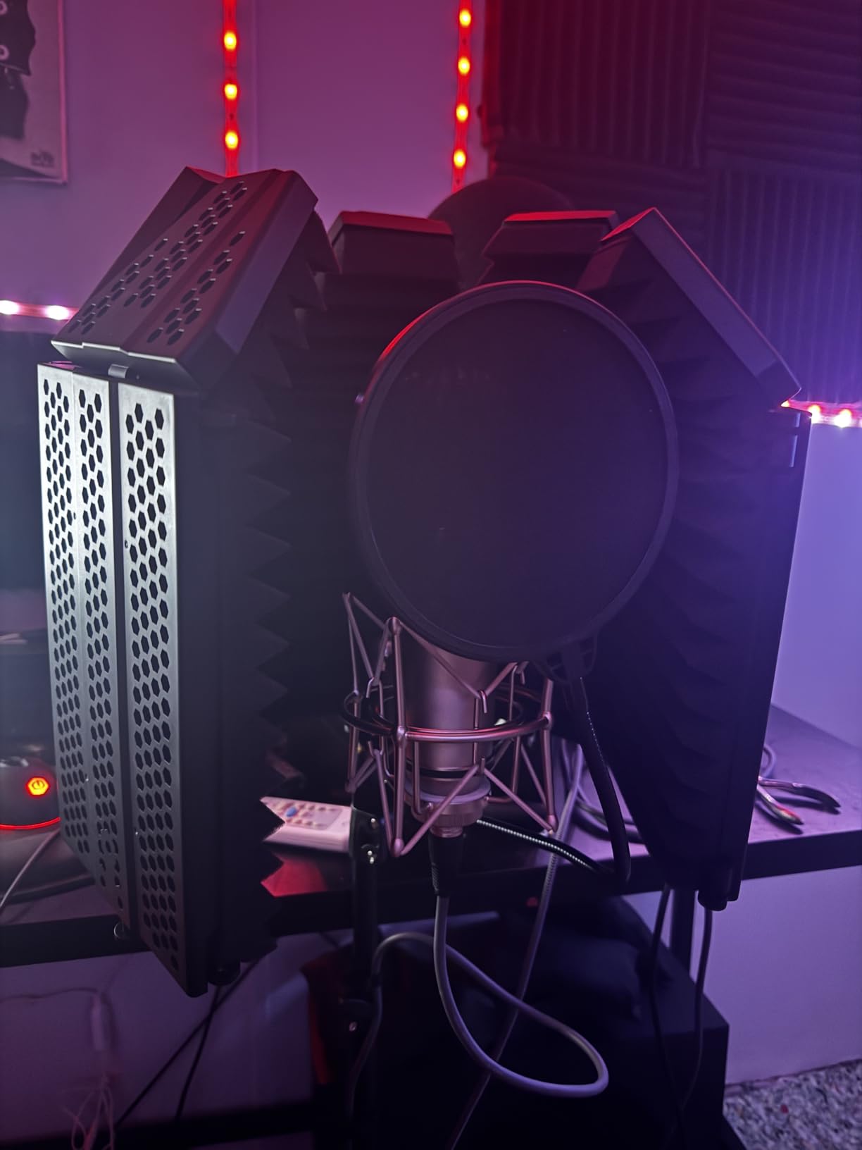 XTUGA MIS02 Recording Microphone Isolation Shield, 5 Panels Soundproof Foam customer photo 1