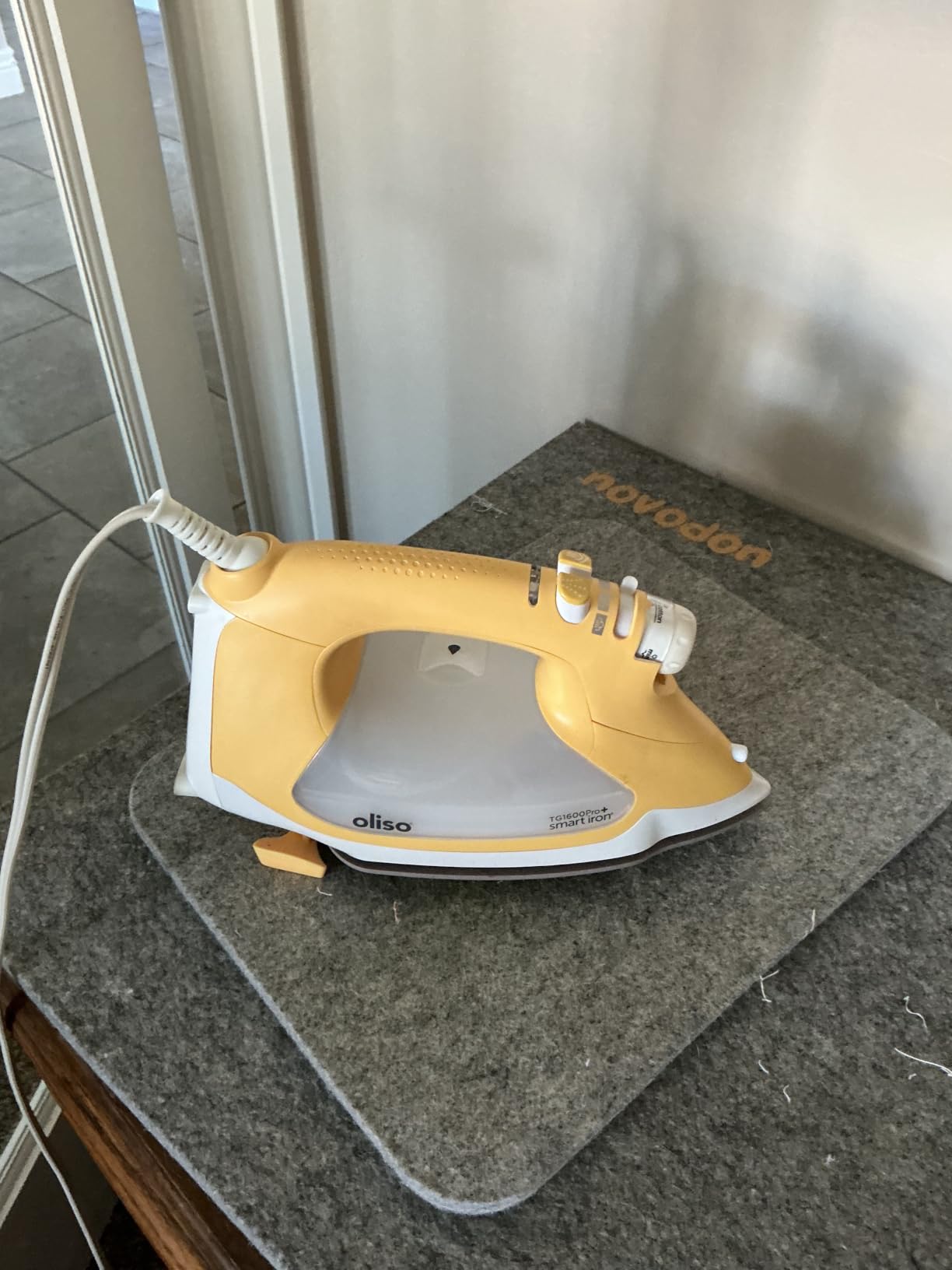 Oliso TG1600 ProPlus Auto-Lift Steam Iron, Quilting Sewing & Clothes, 1800W customer photo 1