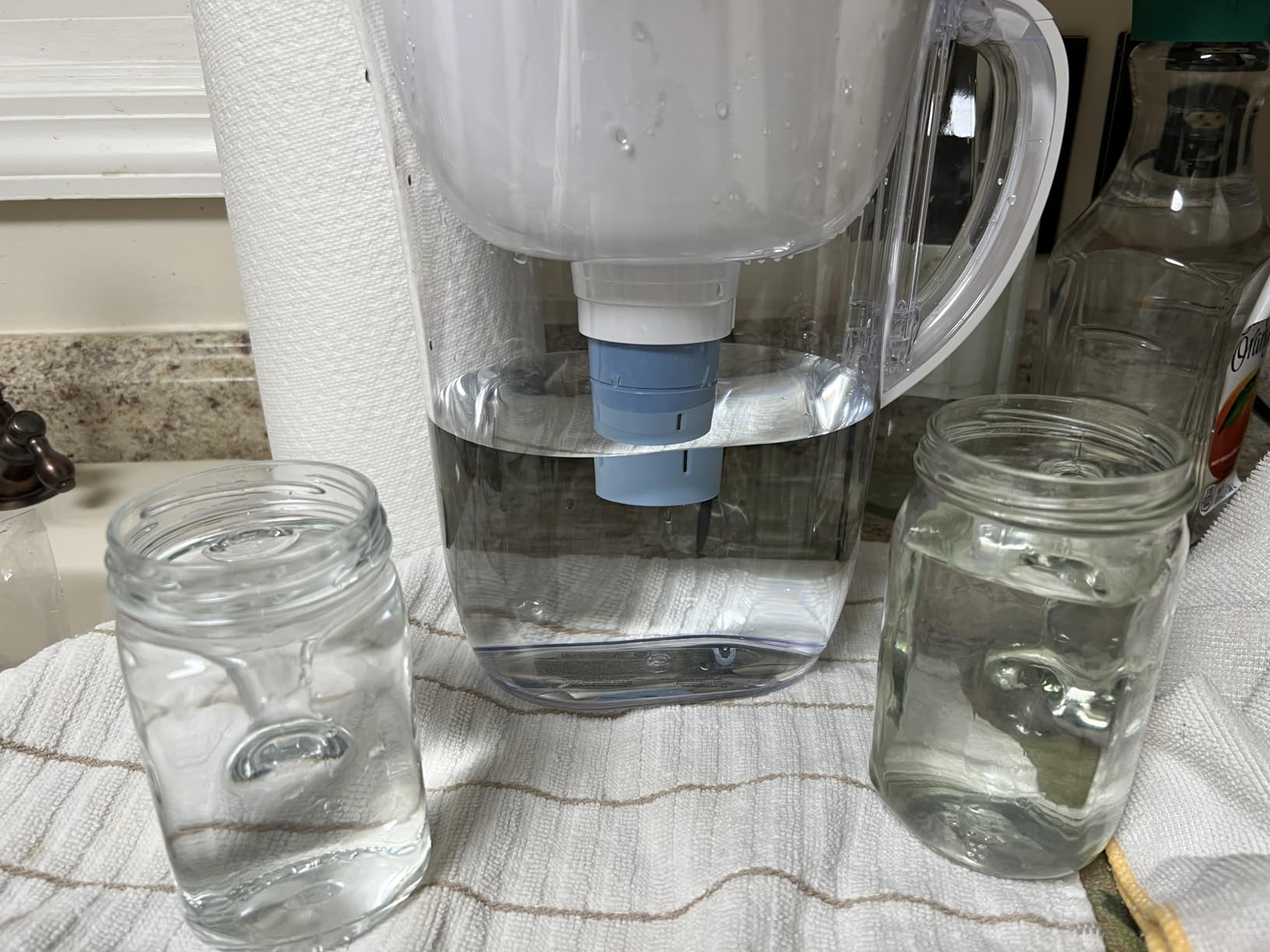 Brita Everyday Elite Water Filter Pitcher, Removes 99% of Lead, Includes 1 Filter, 10-Cup Capacity, Black customer photo 2