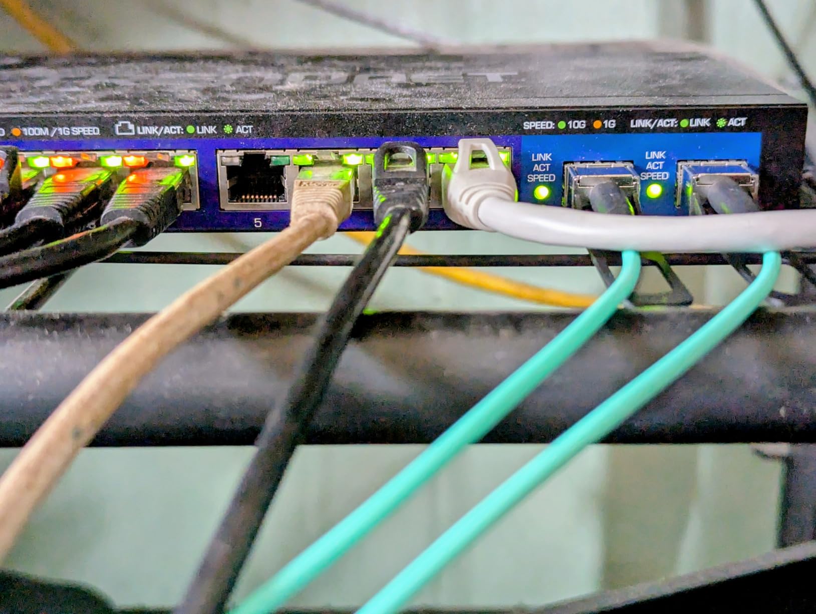 TRENDnet 10-Port Multi-Gig Web Smart Switch, TEG-3102WS | 8 x 2.5GBASE-T Ports, 2 x 10G SFP+ Slots, Ethernet Splitter, Metal Housing, NDAA & TAA Compliant, Lifetime Protection customer photo 1