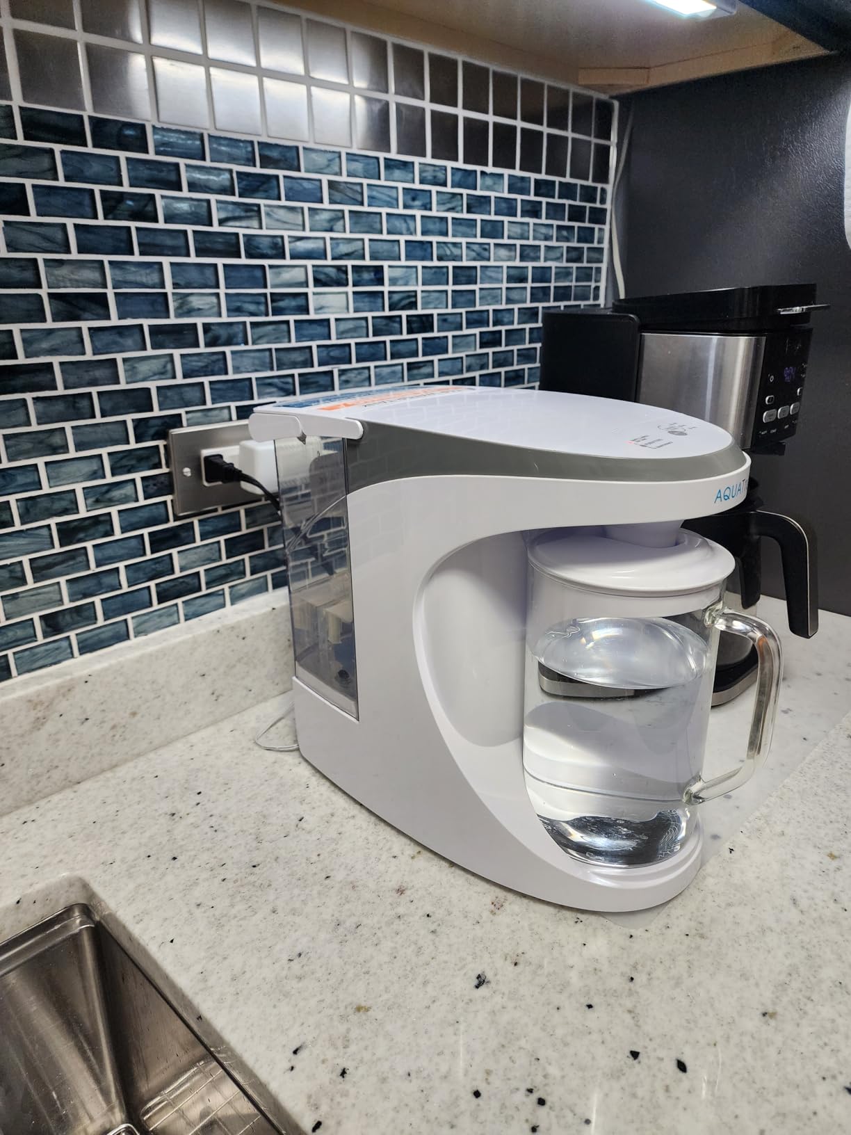 AquaTru Glass Carafe | Countertop Reverse Osmosis Water Filter Countertop RO System Water Purifier | 4 Stage Reverse Osmosis Filtration | Removes 84 Contaminants Like PFOA + PFOS, Lead, Microplastics customer photo 1