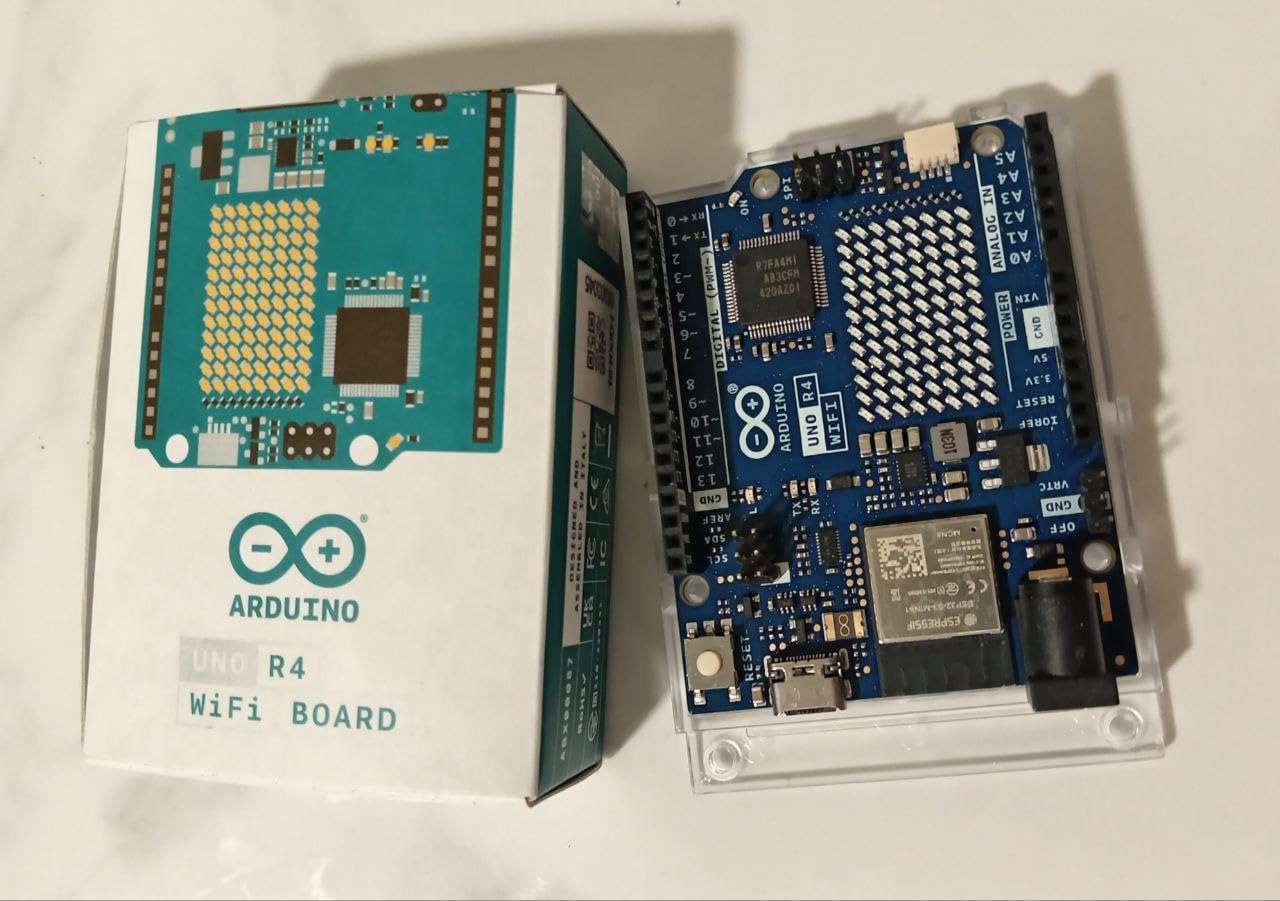Arduino UNO R4 WiFi [ABX00087] - Renesas RA4M1 + ESP32-S3, Wi-Fi, Bluetooth, USB-C, CAN, 12-bit DAC, OP AMP, Qwiic Connector, 12x8 LED Matrix for Advanced IoT & Embedded Projects customer photo 2