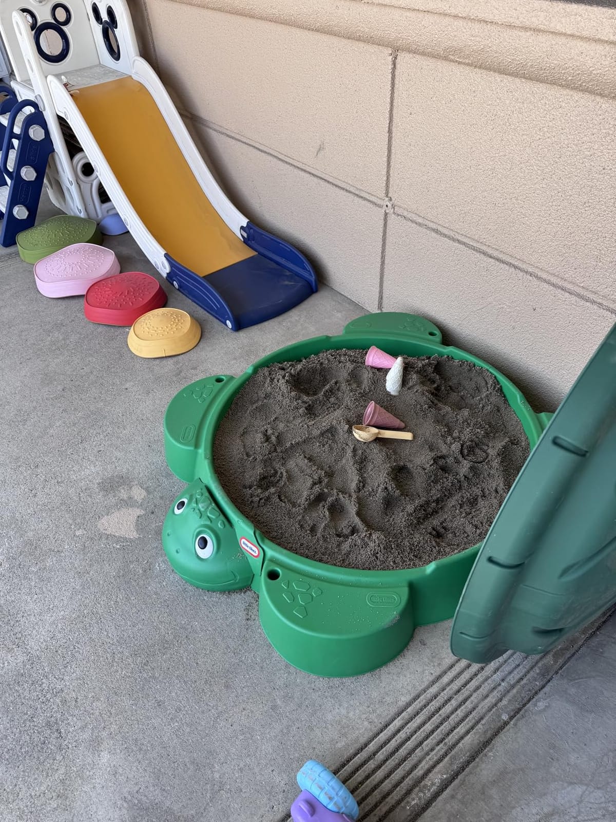 Little Tikes Turtle Sandbox, for Boys and Girls Ages 1-6 Years customer photo 1