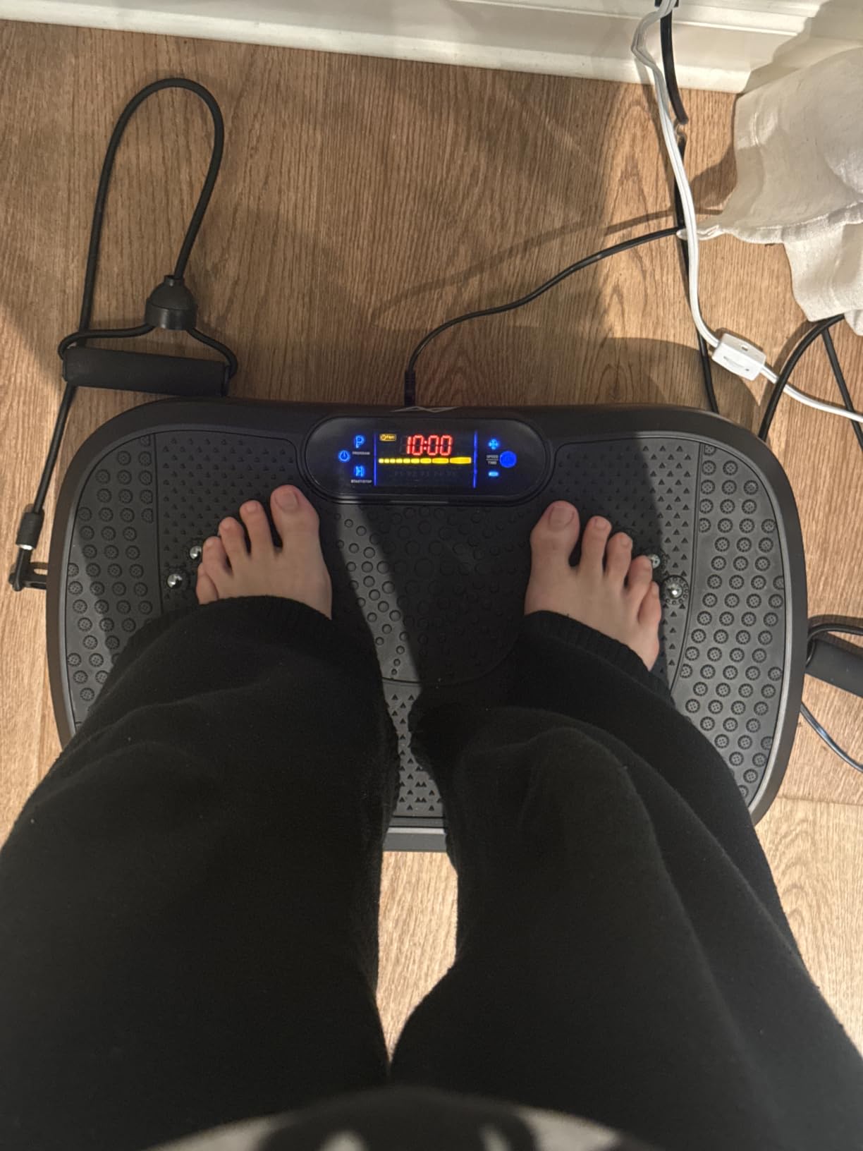 AXV Vibration Plate Exercise Machine Fitness Platform Body Vibrating Board | Curved Design 200W Powerful Oscillating 120 Level Shake Plate for Lymphatic Drainage Recovery Whole Body Toning With Handles customer photo 2