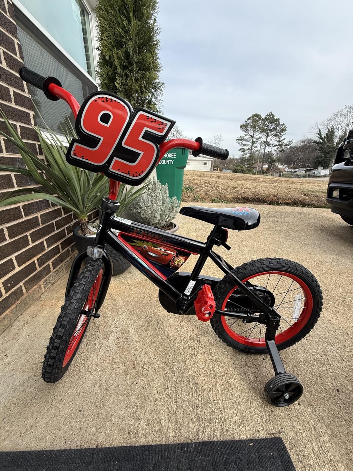 Huffy Disney and Marvel 12/16 Inch Boys Bikes, Multiple Color Options | Spider-Man, Lightning McQueen, Spidey and His Amazing Friends, Removable Training Wheels, EZ Build Assembly, Children customer photo 1