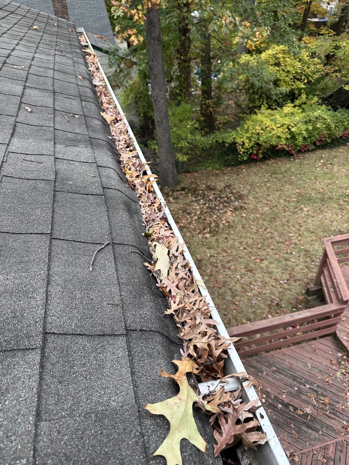 VEVOR Gutter Guard 52 PCS Aluminum Leaf Filter, 208 ft Length Gutter Cover, 48 x 5 Inch Cuttable Panels, 0.157 in. Holes and 0.02 in. Thickness, Pre-Drilled Folds and Screws, for Metal, Shingle, Wood Roofs customer photo 1