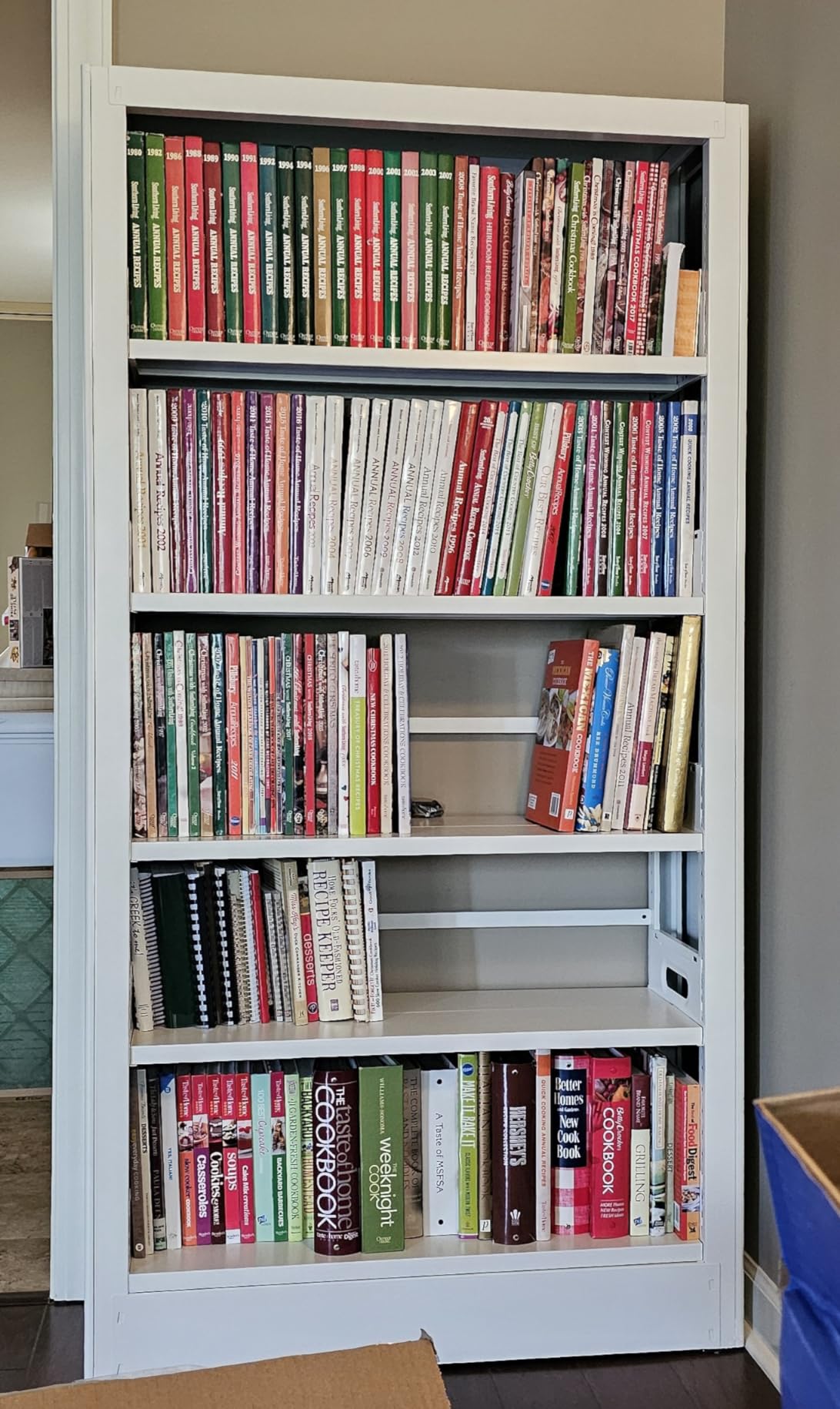 OSEILLC 5-Tier Expandable Metal Bookshelf, 69